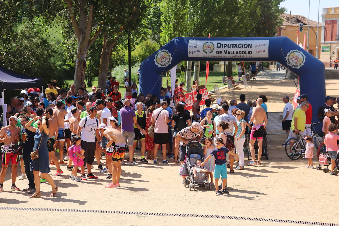 Los recorridos de natación, ciclismo y carrera a pie han discurrido exclusivamente por los caminos de sirga y las aguas de esta infraestructura simbólica de Tierra de Campos