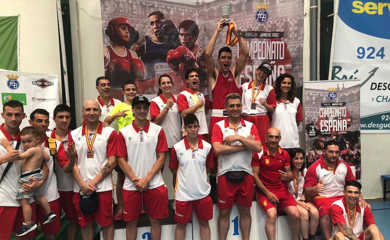 La selección castellana y leonesa levanta el título de campeón de Copa. 