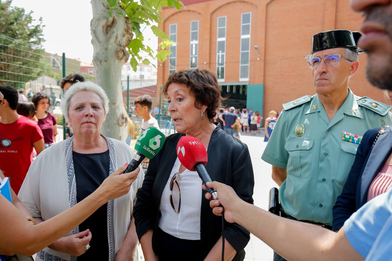 Los jóvenes regresaban de las fiestas del municipio de Santa Inés, dentro de la pedanía de Galisancho | El pabellón municipal de deportes del municipio acogió desde primera hora de la tarde del domingo la capilla ardiente con los féretros de las víctimas
