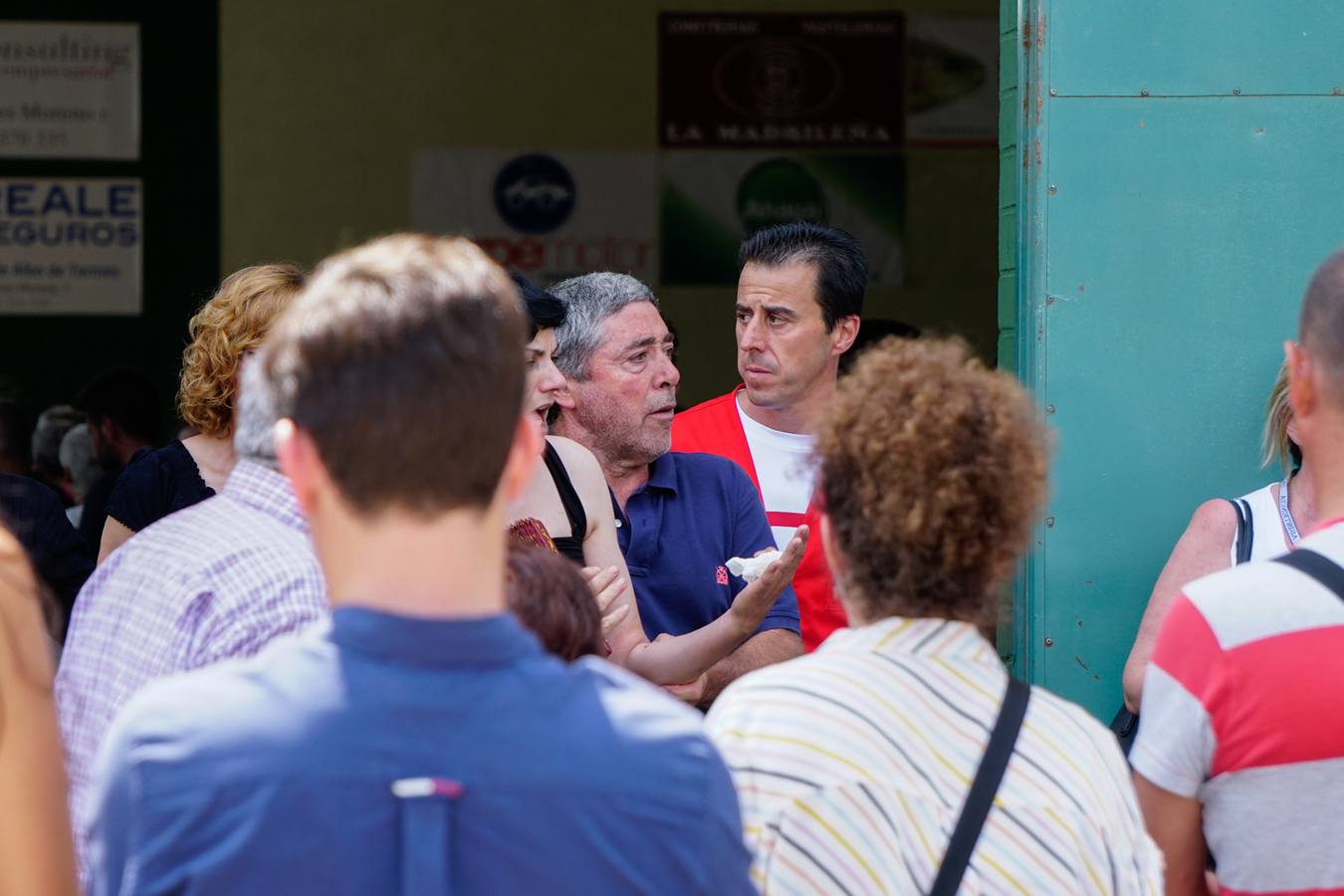 Los jóvenes regresaban de las fiestas del municipio de Santa Inés, dentro de la pedanía de Galisancho | El pabellón municipal de deportes del municipio acogió desde primera hora de la tarde del domingo la capilla ardiente con los féretros de las víctimas
