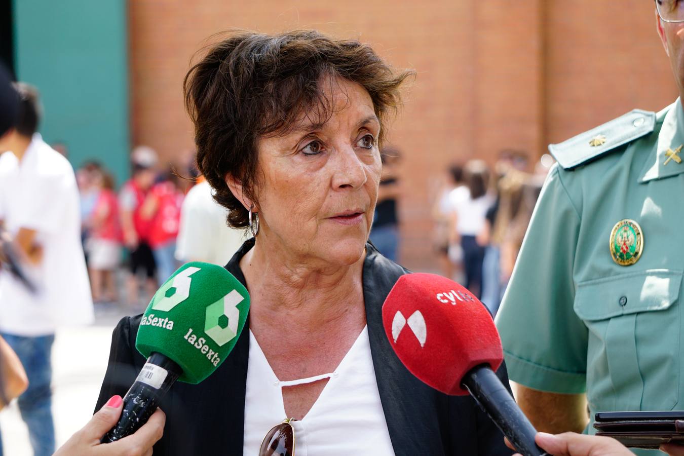 Los jóvenes regresaban de las fiestas del municipio de Santa Inés, dentro de la pedanía de Galisancho | El pabellón municipal de deportes del municipio acogió desde primera hora de la tarde del domingo la capilla ardiente con los féretros de las víctimas