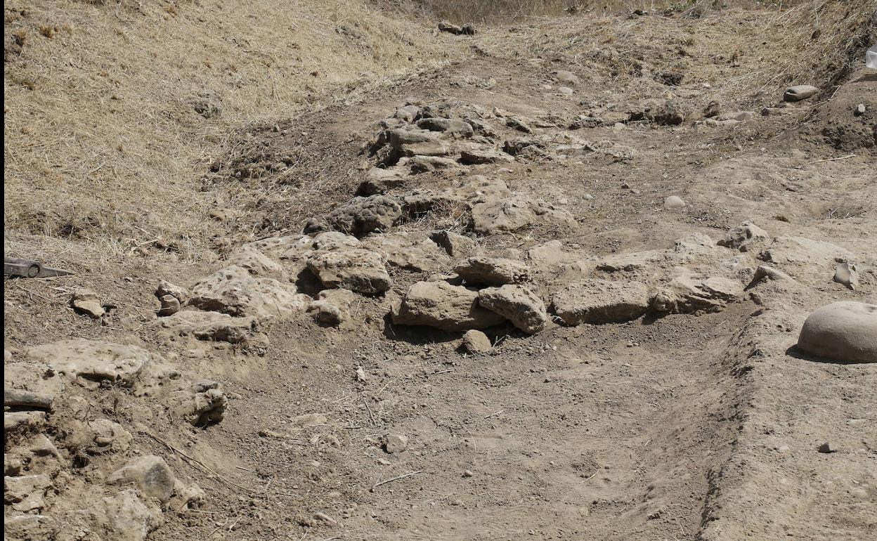 Excavaciones arqueologicas en el Camino de las Animas de Herrera de Pisuerga. 