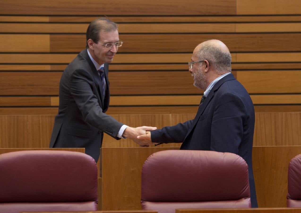 Los votos a favor de PP y Ciudadanos han convertido al vitoriano Javier Maroto en nuevo senador autonómico por Castilla y León | El vicesecretario de Organización del PP (sin vinculación anterior con la comunidad) ha sido elegido como miembro de la Cámara Alta, junto con los socialistas Teresa López y Fran Díaz, en una votación conjunta, no exenta de polémica.