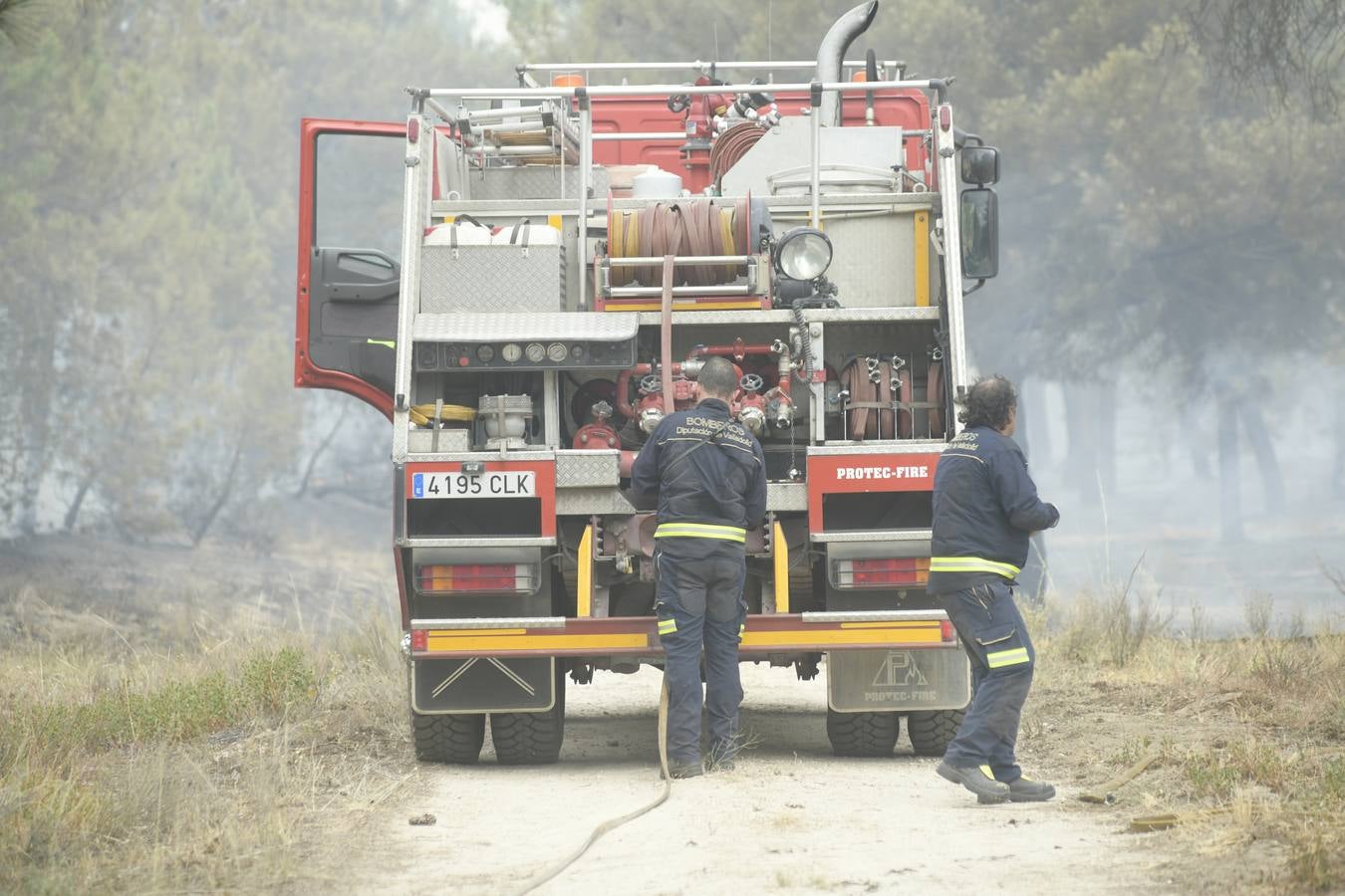 El incendio se ha declarado alrededor de las 15:00 horas en un pinar, en el área recreativa del Puente Hinojo.