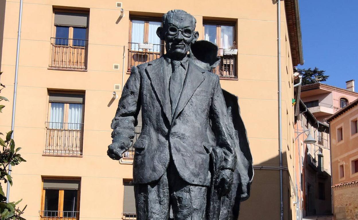 Estatua de Agapito Marazuela, obra de José María García Moro 