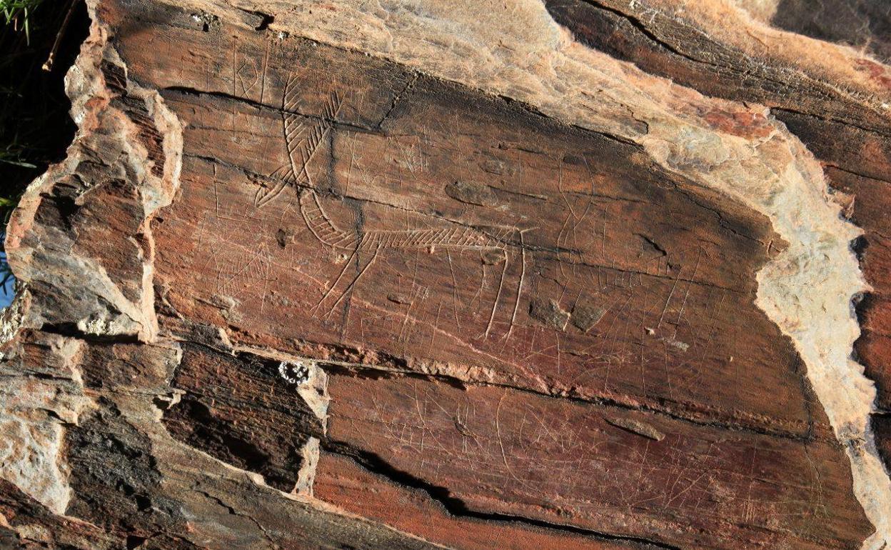 Figuras de la Edad de Hierro, del primer milenio antes de Cristo, entre las que destaca un ciervo.