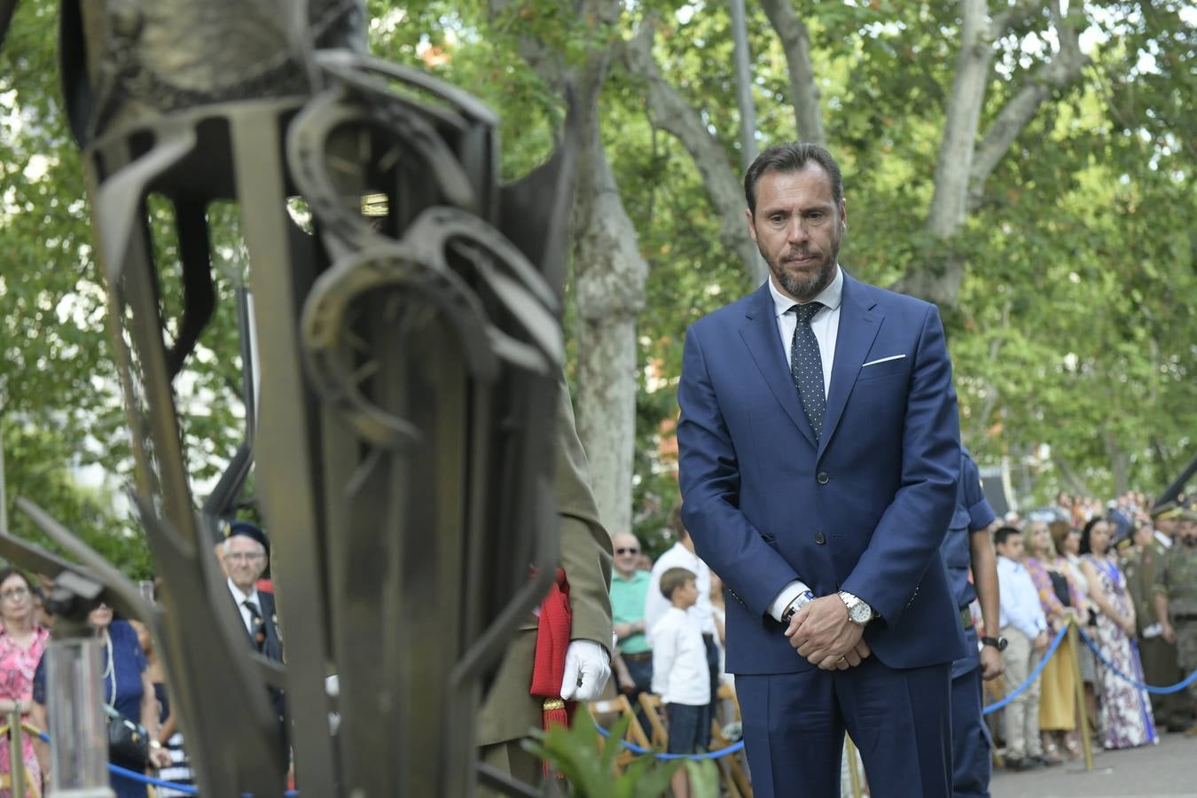 La Guardia Real y militares de Farnesio, Villaviciosa y la Academia salen a la Acera de Recoletos