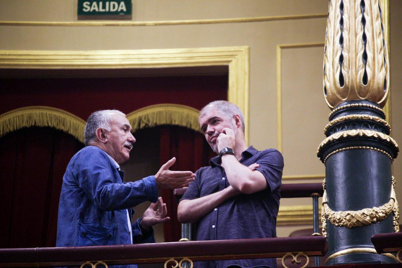 Los secretarios generales de UGT y CC OO, Pepe Alvarez y Unai Sordo, siguieron la sesión desde la tribuna.