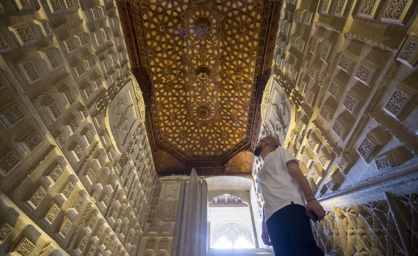 El Museo se ha visto desbordado cuando la dirección decidió abrir por la noche dos jueves de este mes | Extiende a dos jueves de agosto y varios días de septiembre la ruta guiada por sus 24 artesonados tras registrarse más de 150 personas en el ciclo 'Aunque sea de noche'