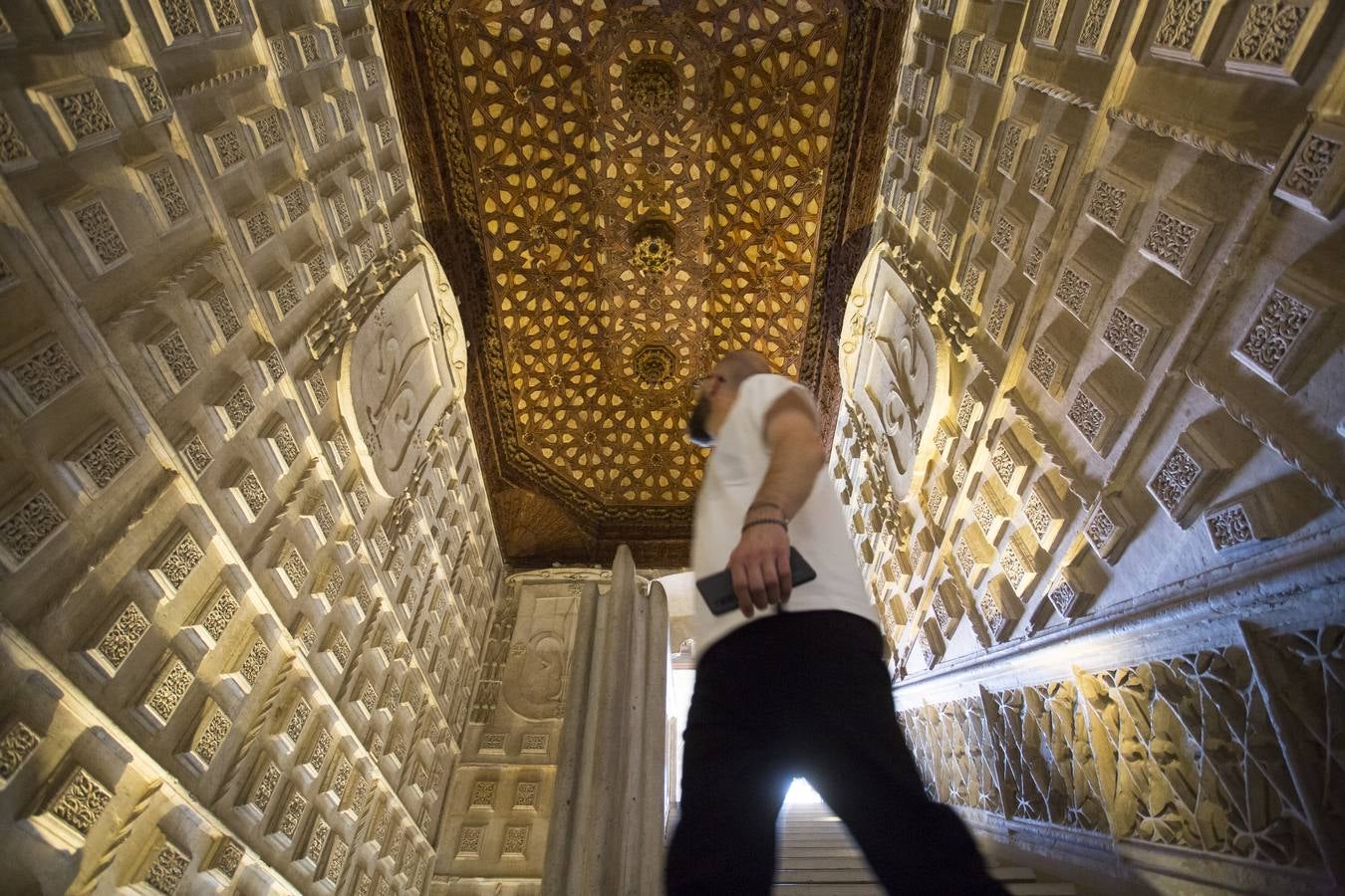 El Museo se ha visto desbordado cuando la dirección decidió abrir por la noche dos jueves de este mes | Extiende a dos jueves de agosto y varios días de septiembre la ruta guiada por sus 24 artesonados tras registrarse más de 150 personas en el ciclo 'Aunque sea de noche'