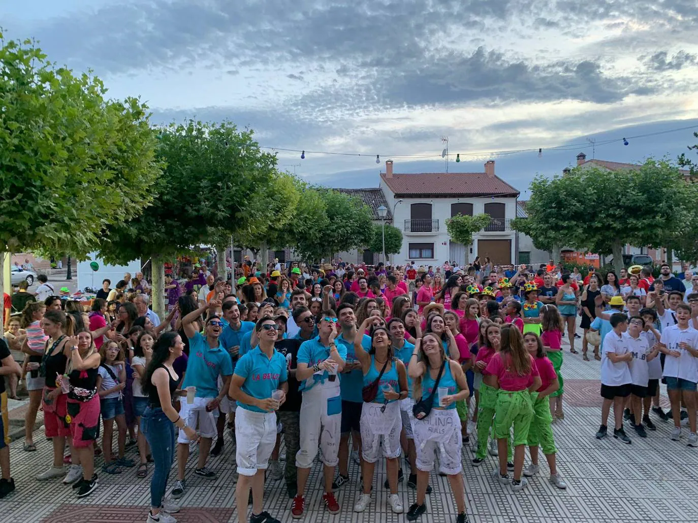 Los vecinos de Megeces, en plenas fiestas de Santiago Apóstol. 