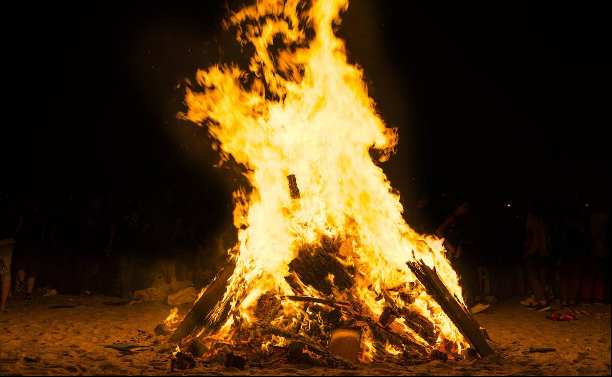 Imagen de una hoguera.