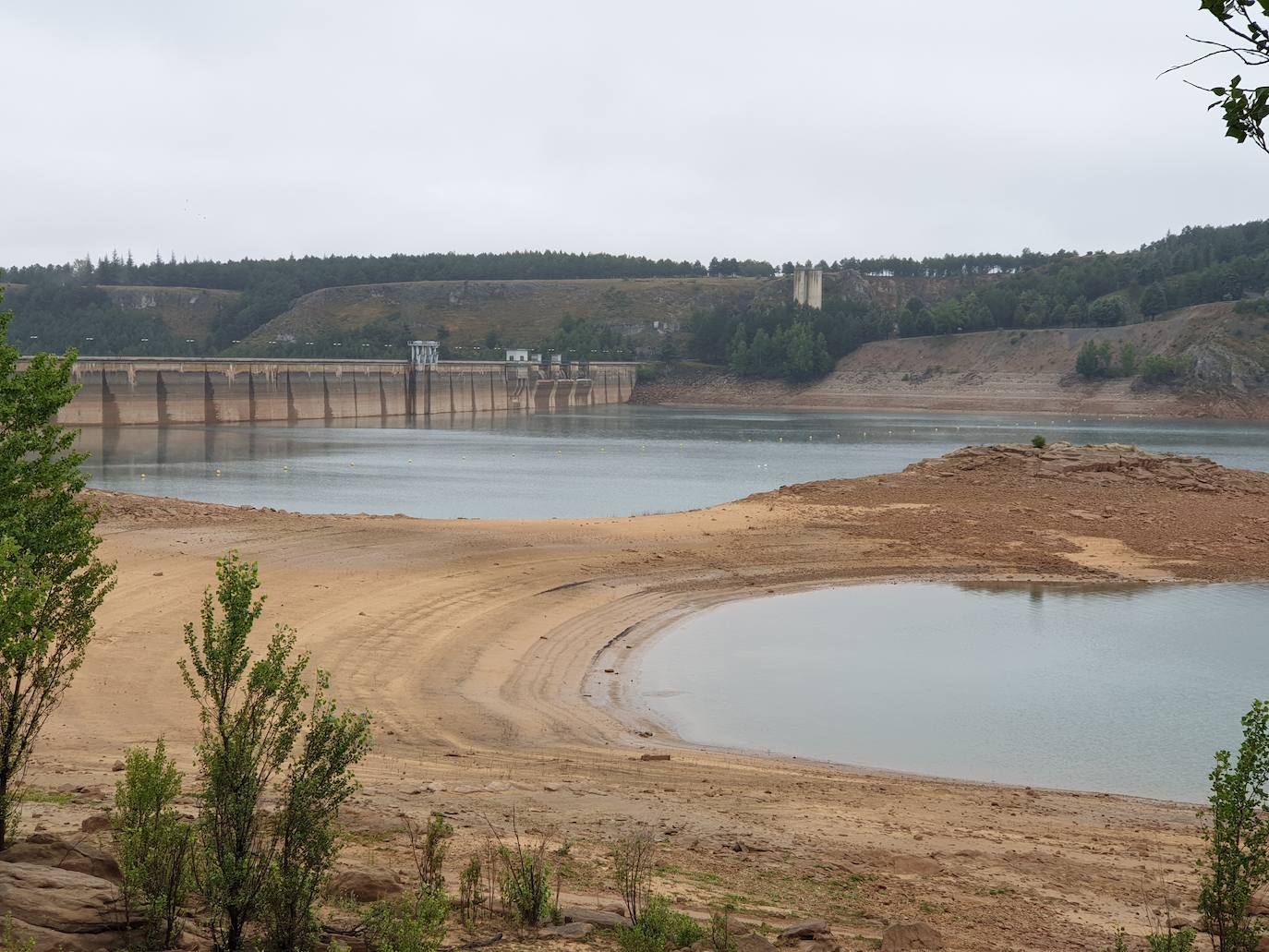 Fotos: La sequía produce estragos en el embalse de Aguilar de Campoo