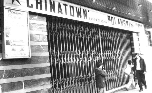 Imagen principal - Cartel de la película 'Chinatown' de Polanski; la calle María de Molina y el patio de butacas de los Roxy antes de la reforma.