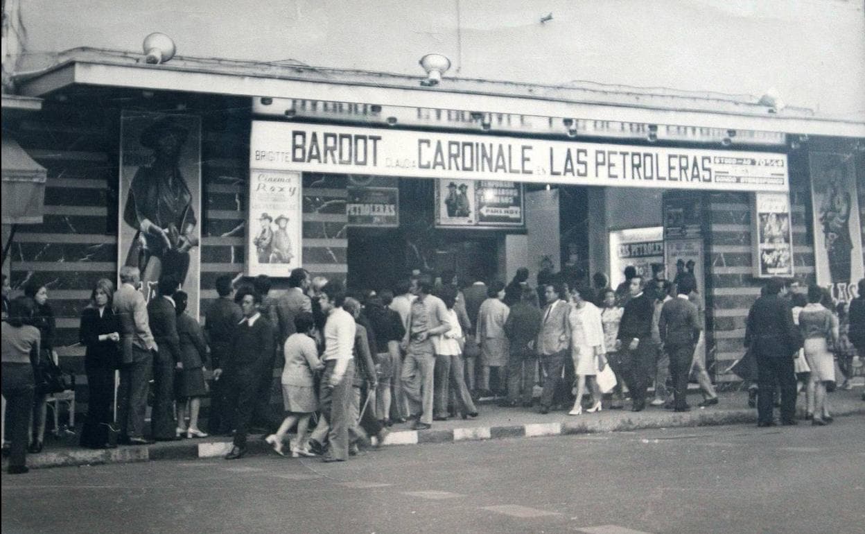 Proyección de la película 'Las Petroleras, en 1971.