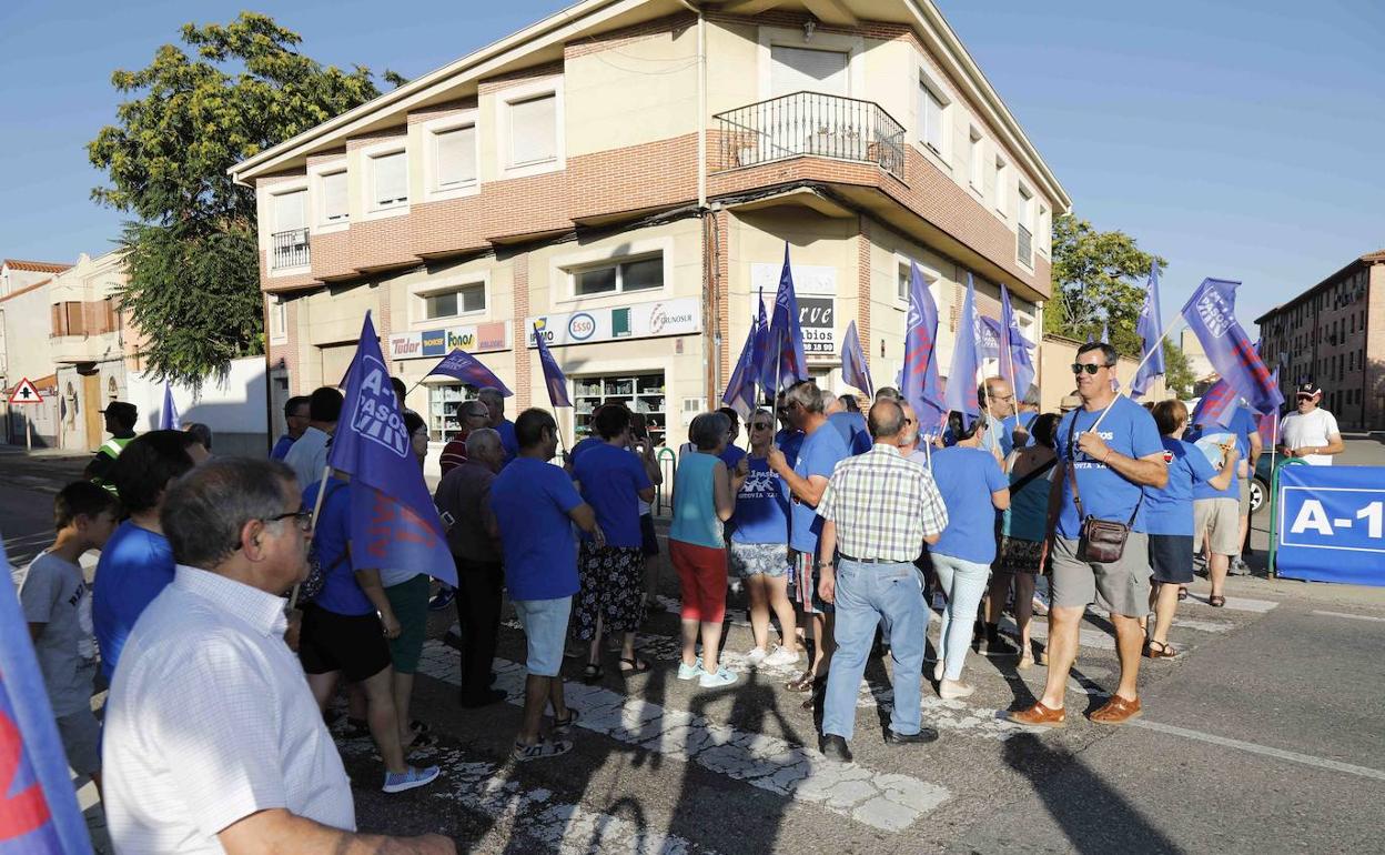 Gran concentración en Peñafiel para celebrar el año de la plataforma A-11 Pasos