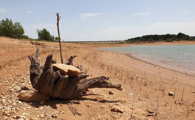 La sequía llama al aldabón de los embalses de Palencia