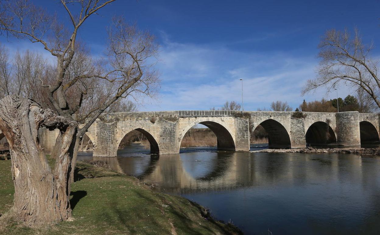 Puente sobre el río Pisuerga en Tariego (Palencia).