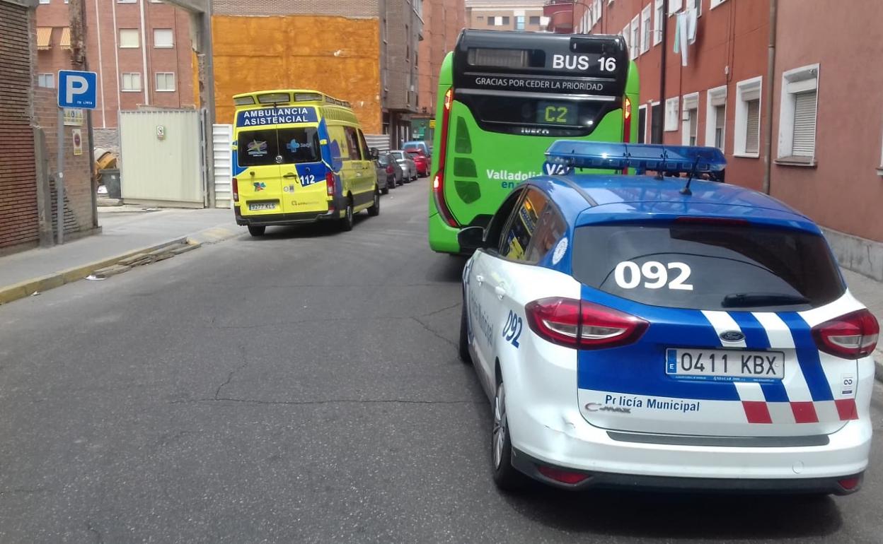 El conductor paró el autobús en la calle Huelva.