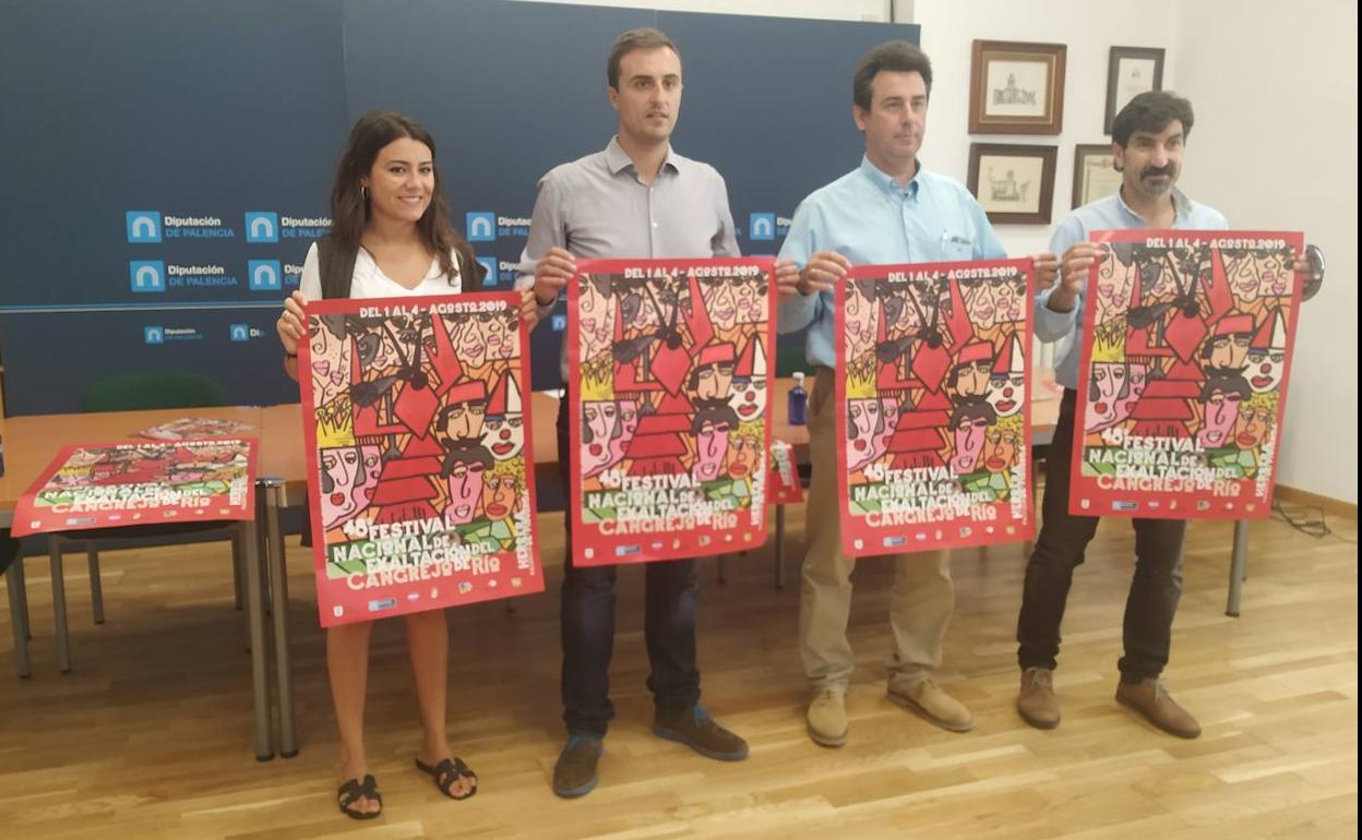 De izquierda a derecha, Coral Fernández, concejala de Economía y Hacienda; Miguel Abía, diputado de zona; Francisco Javier Fernández, alcalde de Herrera de Pisuerga e Ignacio Corral, concejal de Urbanismo. 