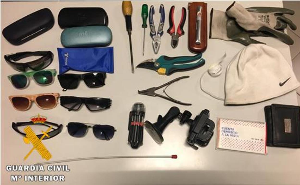 Material intervenido a los detenidos. 