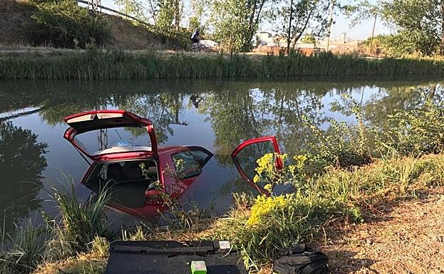 Vehículo sumergido en el Canal. 