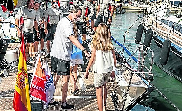 El Rey, con sus hijas.