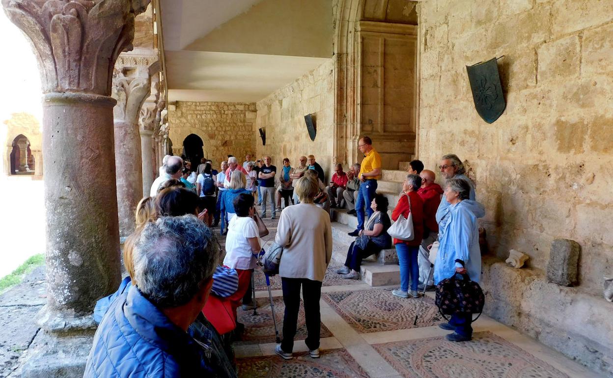 Asistentes al seminario, en el monasterio de San Pedro de Cardeña. 