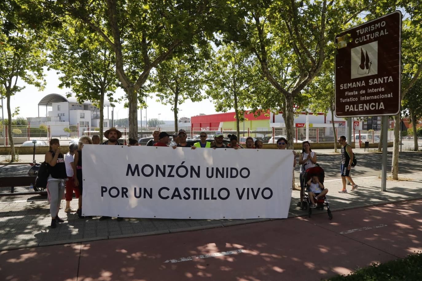 La marcha a pie, a su llegada a Palencia, en los entornos de la Tejera. 