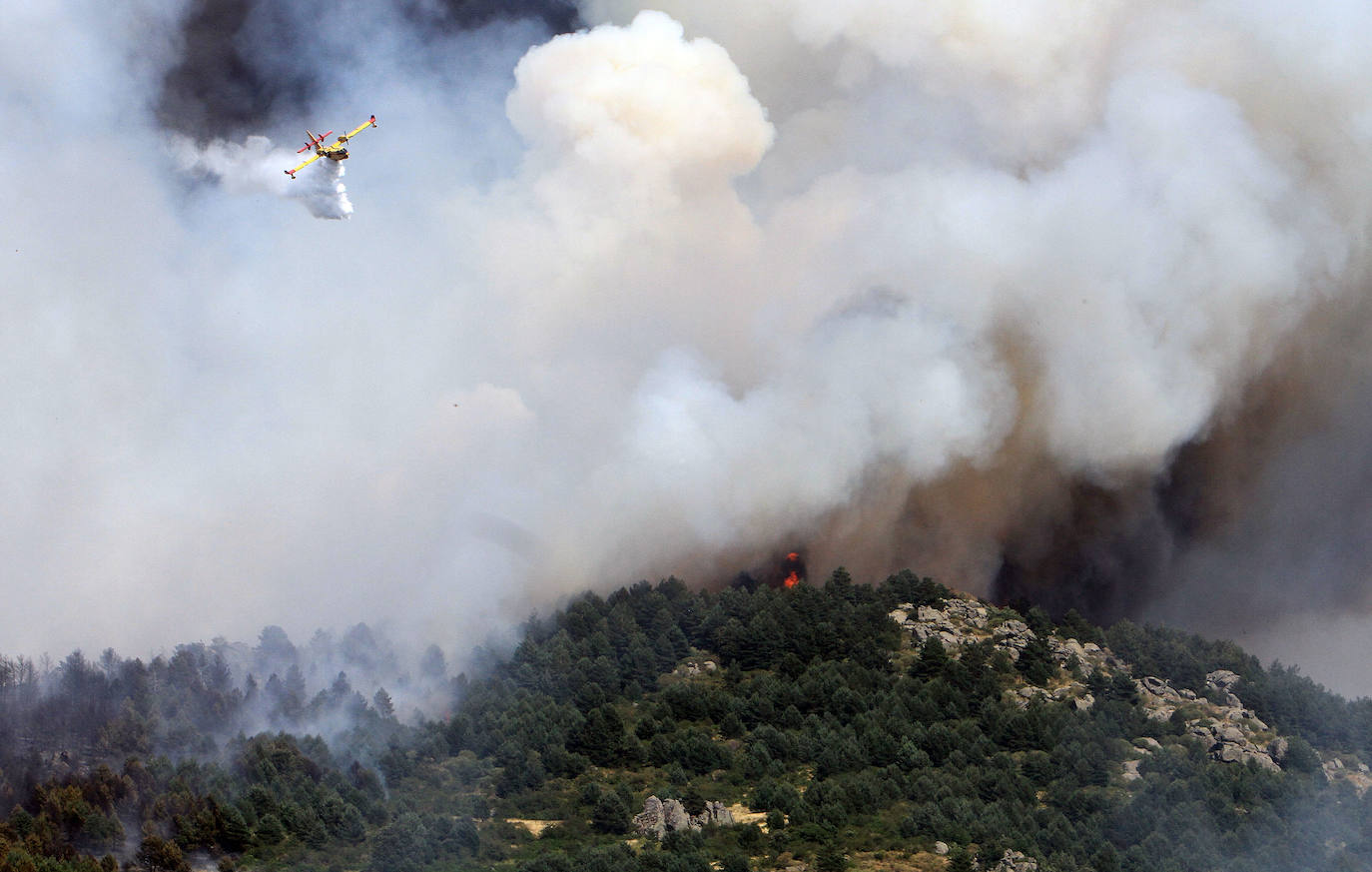 Fotos: LAS LLAMAS DEVORAN GUADARRAMA