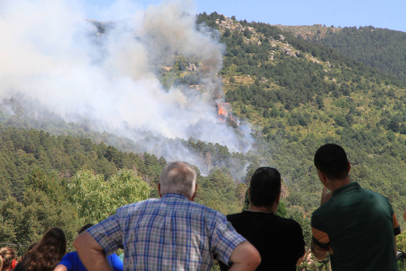 Fotos: LAS LLAMAS DEVORAN GUADARRAMA