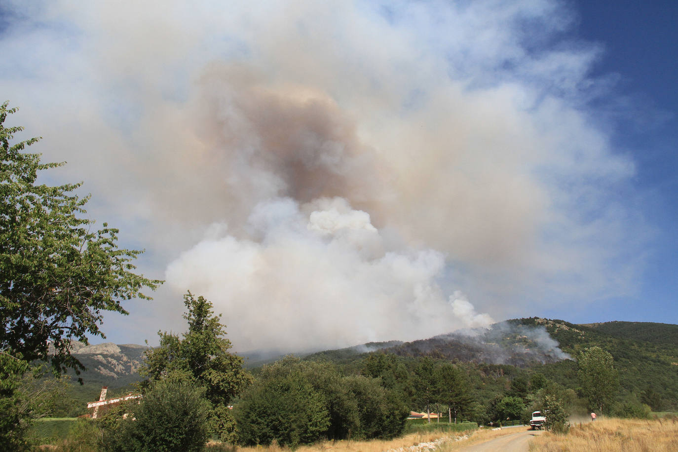 Fotos: LAS LLAMAS DEVORAN GUADARRAMA