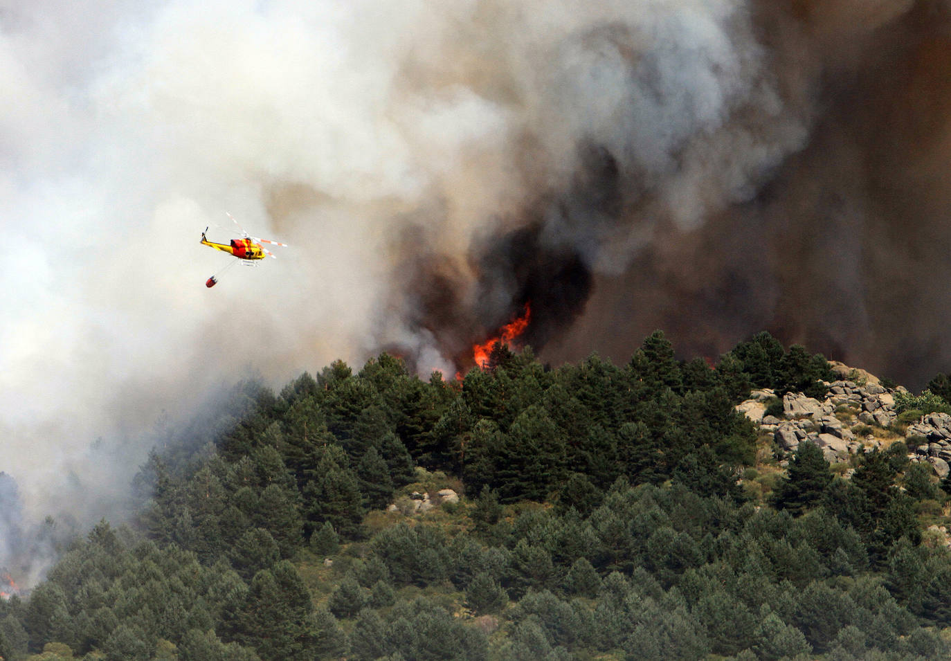 Fotos: LAS LLAMAS DEVORAN GUADARRAMA