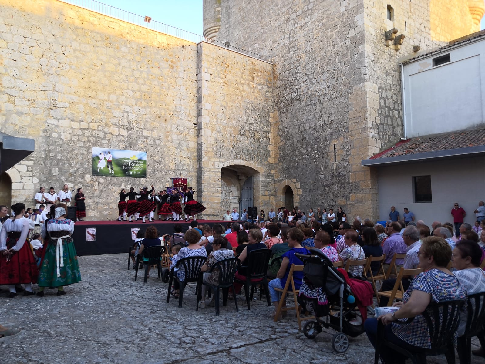 Fotos: Certamen de paloteo en Torrelobatón