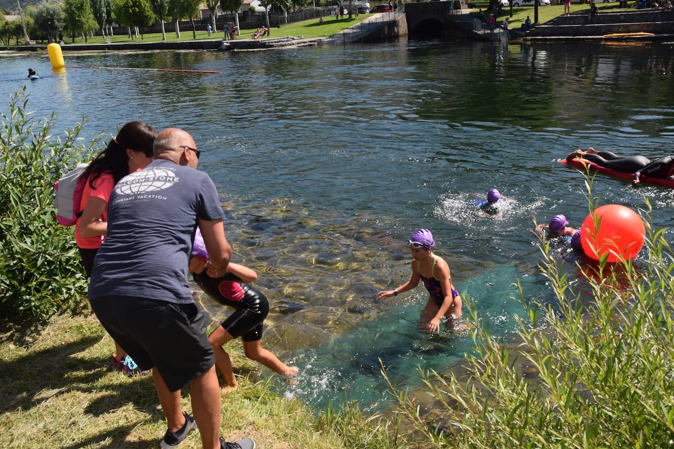 Fotos: Travesia a nado en Velilla del río Carrión