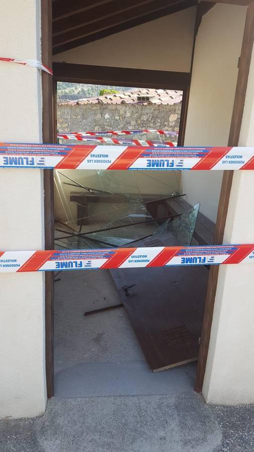 Fotos: Destrozos y vandalismo de madrugada en San Martín de Valven