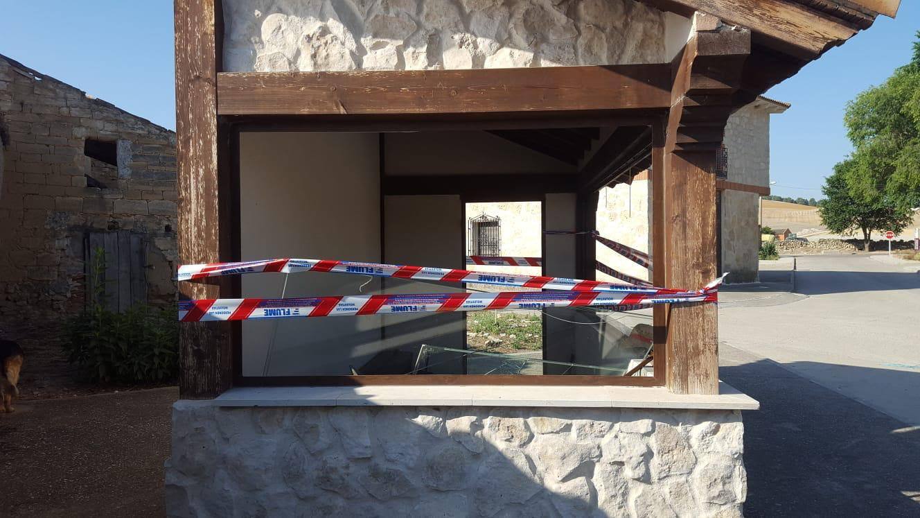 Fotos: Destrozos y vandalismo de madrugada en San Martín de Valven