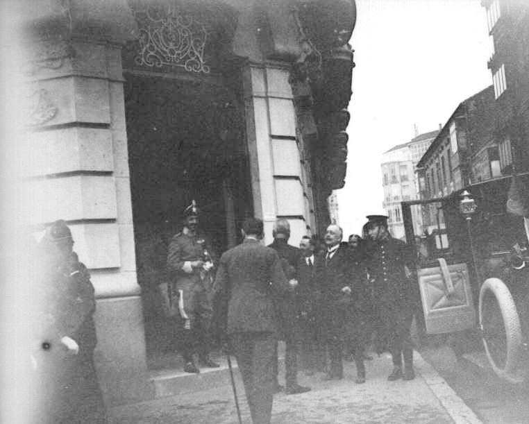 El Rey Alfonso XIII visita Valladolid para el acto de colocación de la primera piedra de la Academia de Caballería.