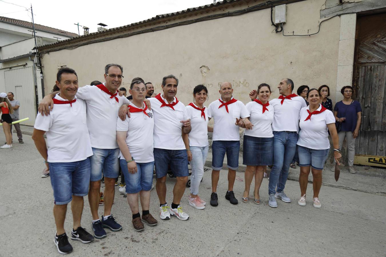 Fotos: Chupinazo y desfile de peñas en Campaspero