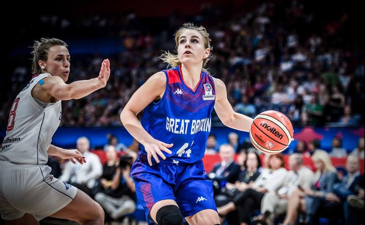 Karlie Samuelson (derecha), con la selección británica.