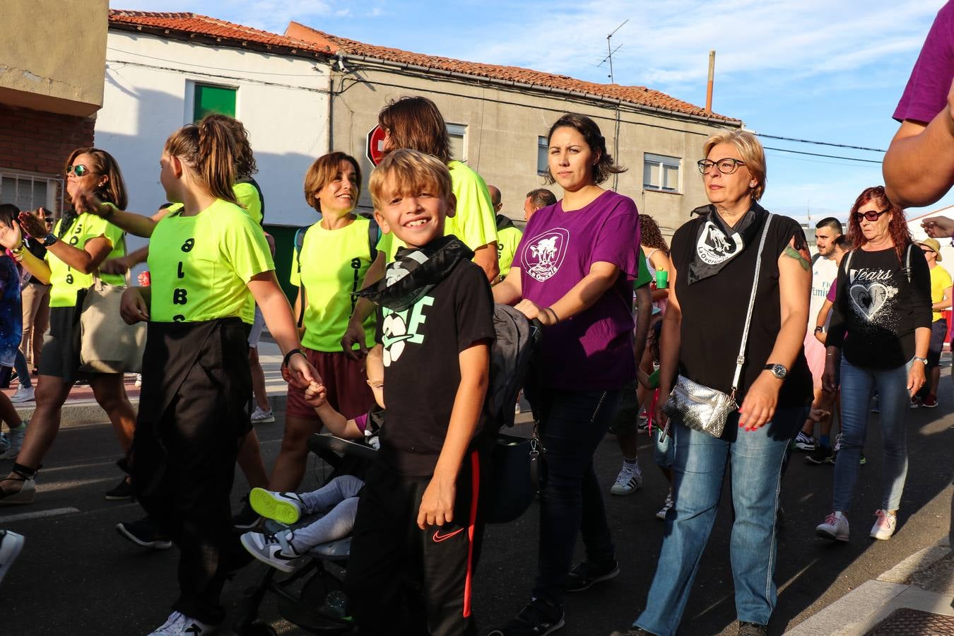 Fotos: Desfile de peñas en La Overuela