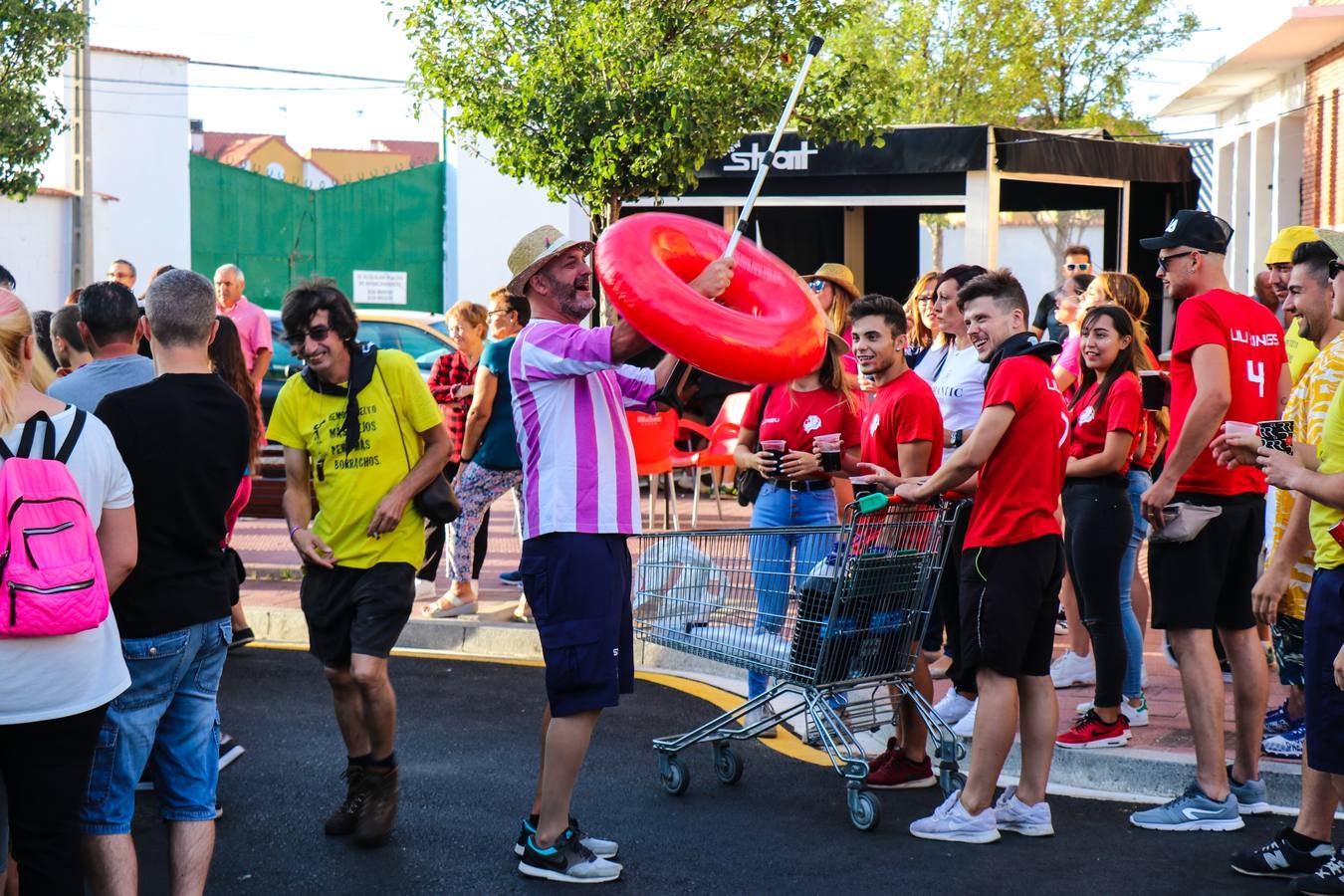 Fotos: Desfile de peñas en La Overuela