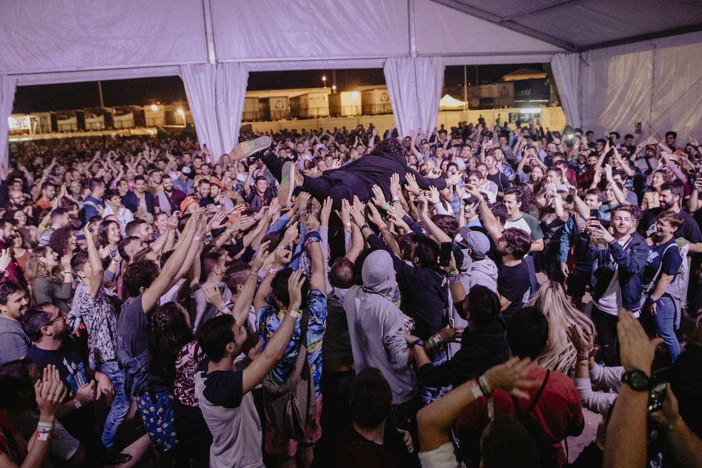 Fotos: La lluvia no puede con la jornada del viernes del Sonorama 2019, 3 de 6