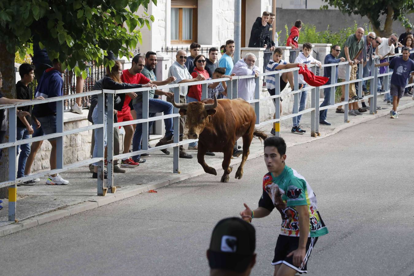 La capea fue entretenida gracias al ganado y a un grupo de cortadores, que no cesaron en su intento hasta lograr unos buenos cortes