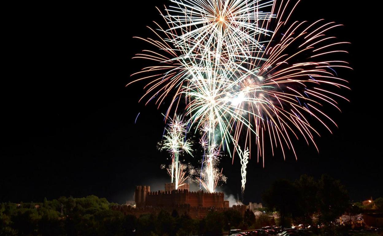 Vista de la iluminación del castillo de Coca durante los festejos del año pasado. 