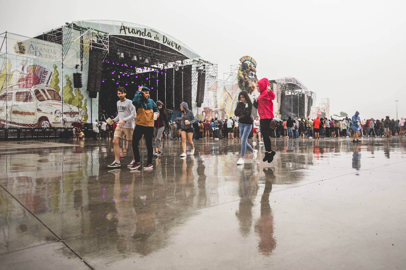 Fotos: La lluvia no puede con la jornada del viernes del Sonorama 2019, 2 de 6