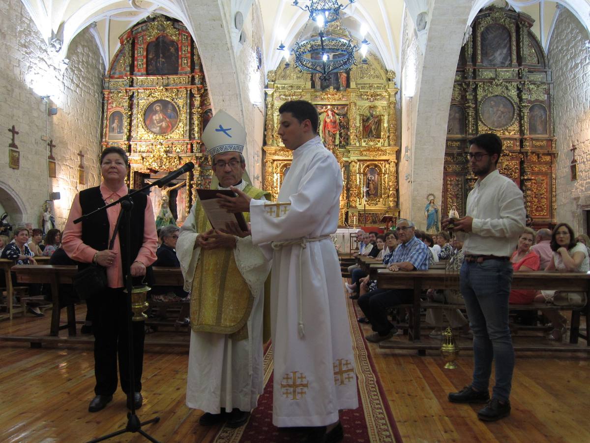 La música de órgano volvió a sonar en la iglesia parroquial de la localidad después de décadas |El obispo auxiliar de Valladolid, Luis Argüello, bendijo el nuevo instrumento