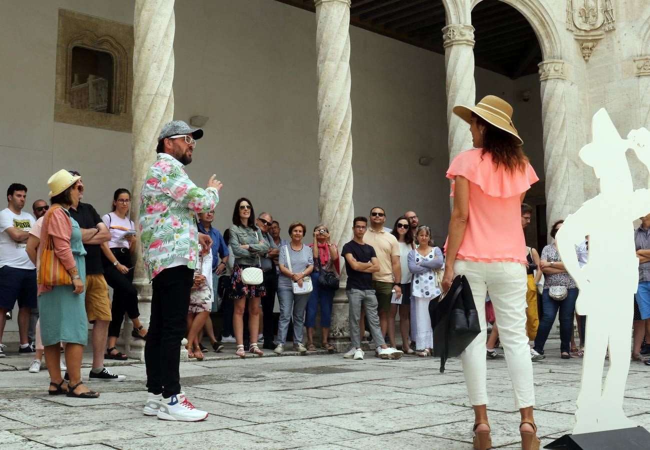 Una visita turística guiada organizada por el Ayuntamiento dentro de su iniciativa 'Paseos de Verano' para concocer la importancia que el séptimo arte tiene en la capital del Pisuerga