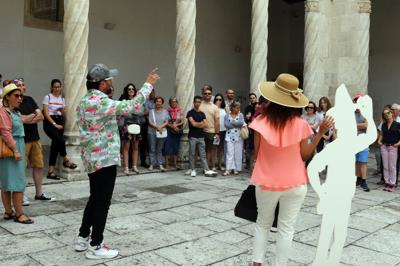 Una visita turística guiada organizada por el Ayuntamiento dentro de su iniciativa 'Paseos de Verano' para concocer la importancia que el séptimo arte tiene en la capital del Pisuerga