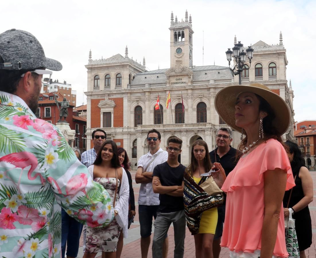 Una visita turística guiada organizada por el Ayuntamiento dentro de su iniciativa 'Paseos de Verano' para concocer la importancia que el séptimo arte tiene en la capital del Pisuerga